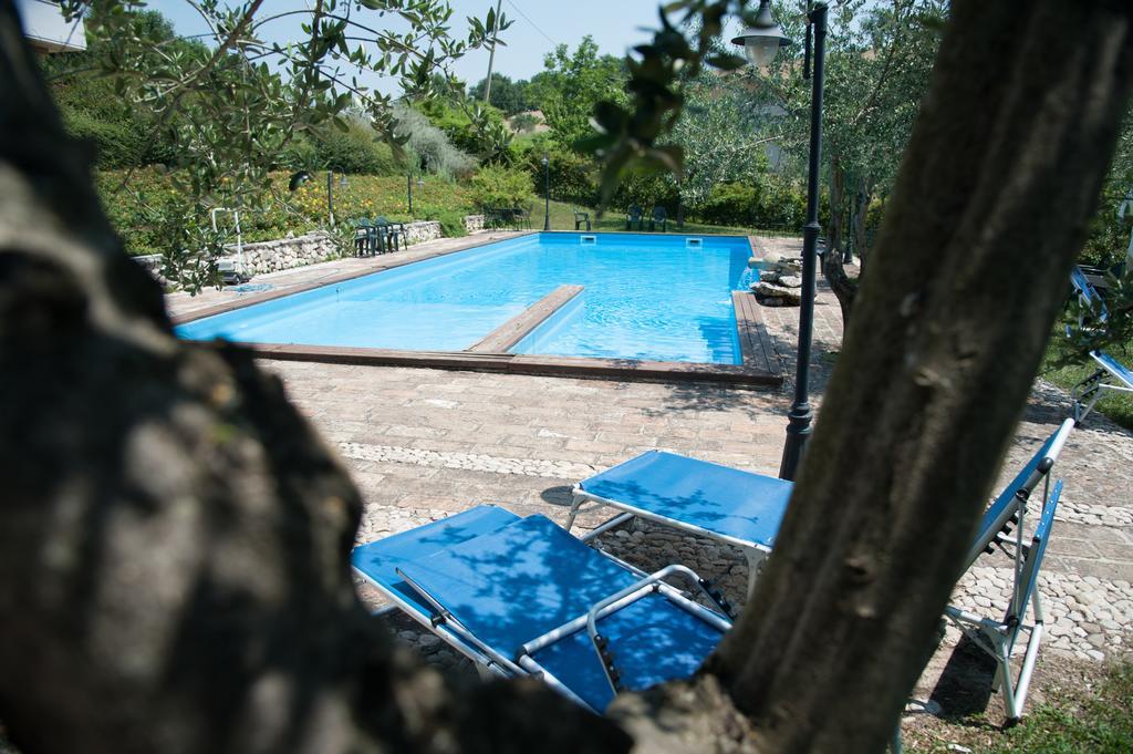 Вилла Agriturismo La Solagna Montebello di Bertona Экстерьер фото